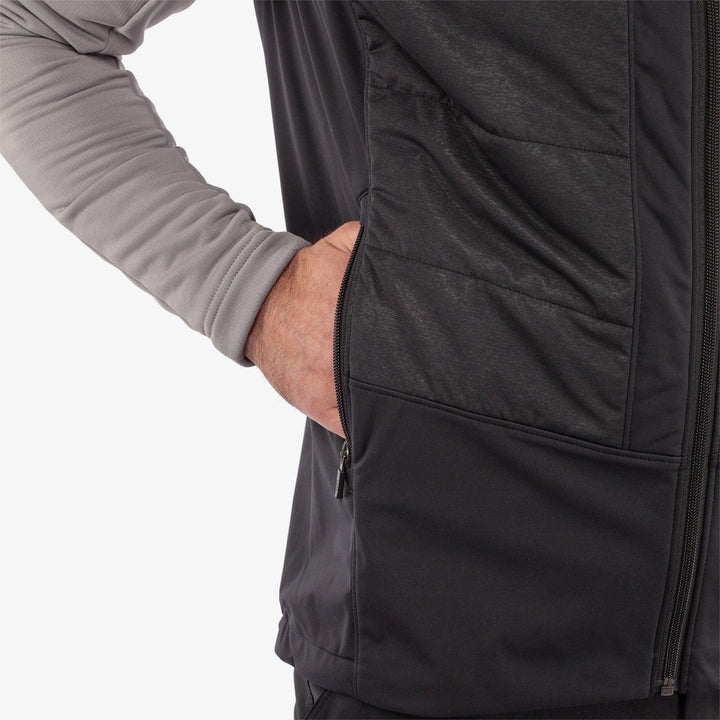 Lauro is a Windproof and water repellent golf vest for Men in the color Black(5)