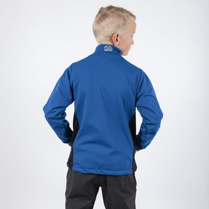 Ridley is a Windproof and water repellent golf jacket for Juniors in the color Blue Bell(5)