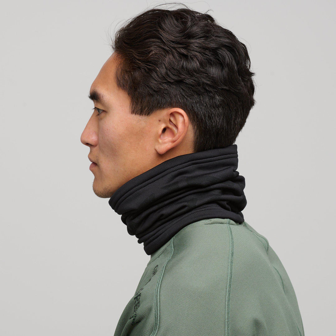 Derek is a Insulatin neck warmer in the color Black(3)