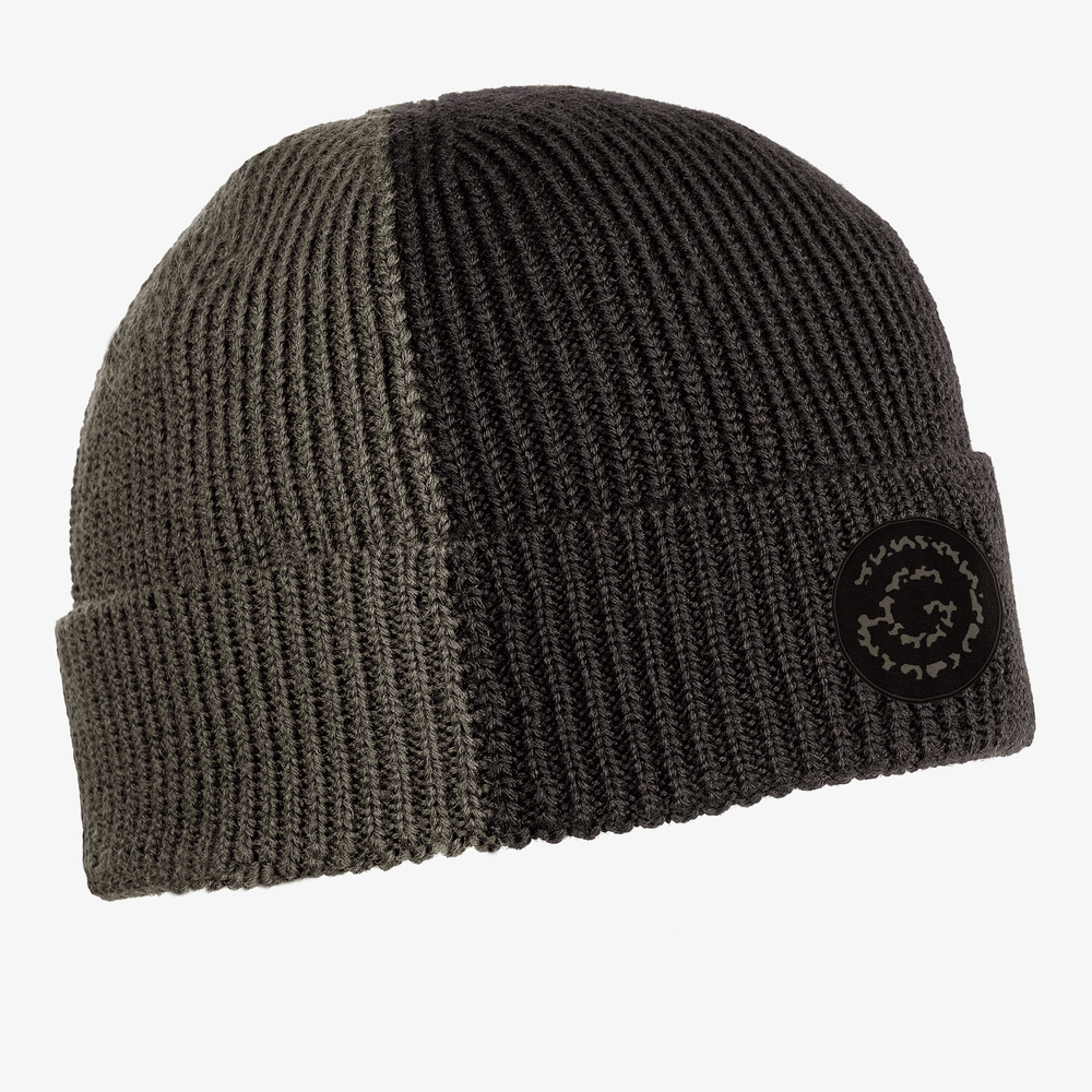 Drew is a Knitted golf hat in the color Black/Duck Green(0)