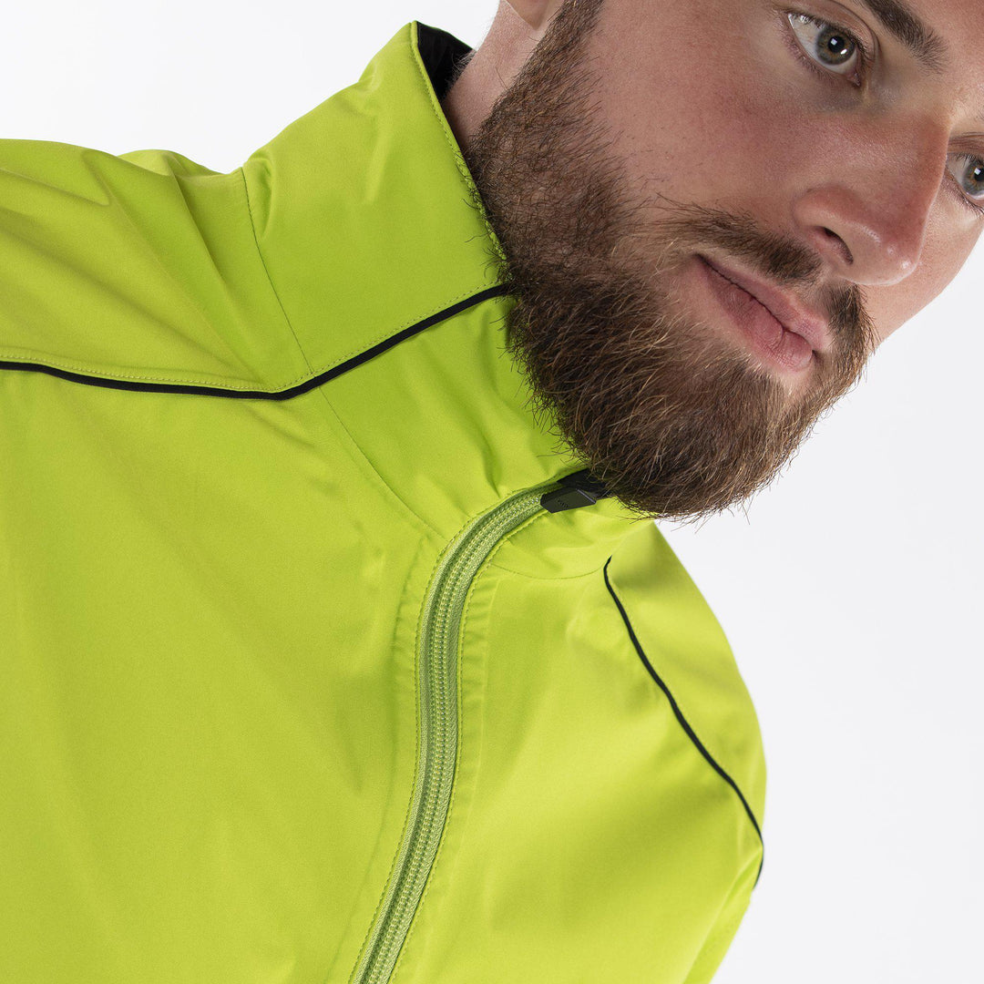 Alec is a Waterproof golf jacket for Men in the color Golf Green(2)