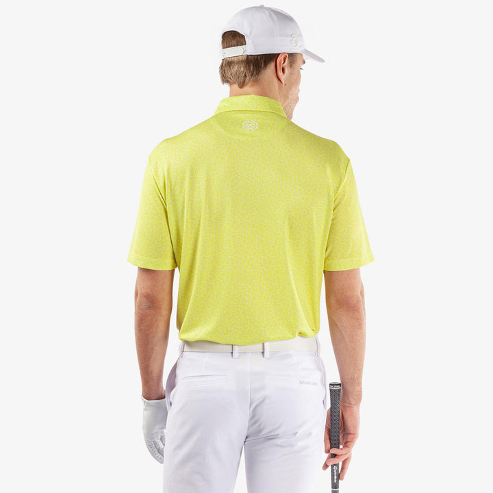 Mani is a Breathable short sleeve golf shirt for Men in the color Sunny Lime(5)